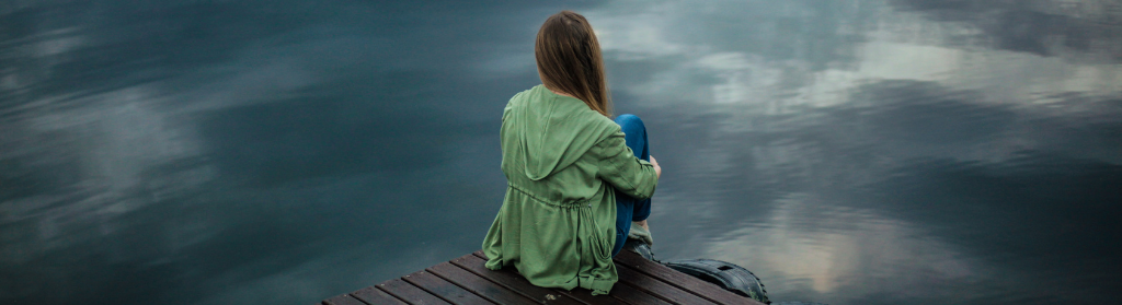La diminution de la lumière naturelle influence directement l’humeur et l’énergie via les hormones.